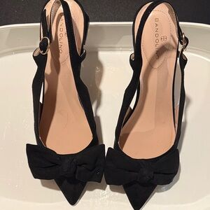 Bandolino Black Slingback Heels with Bow